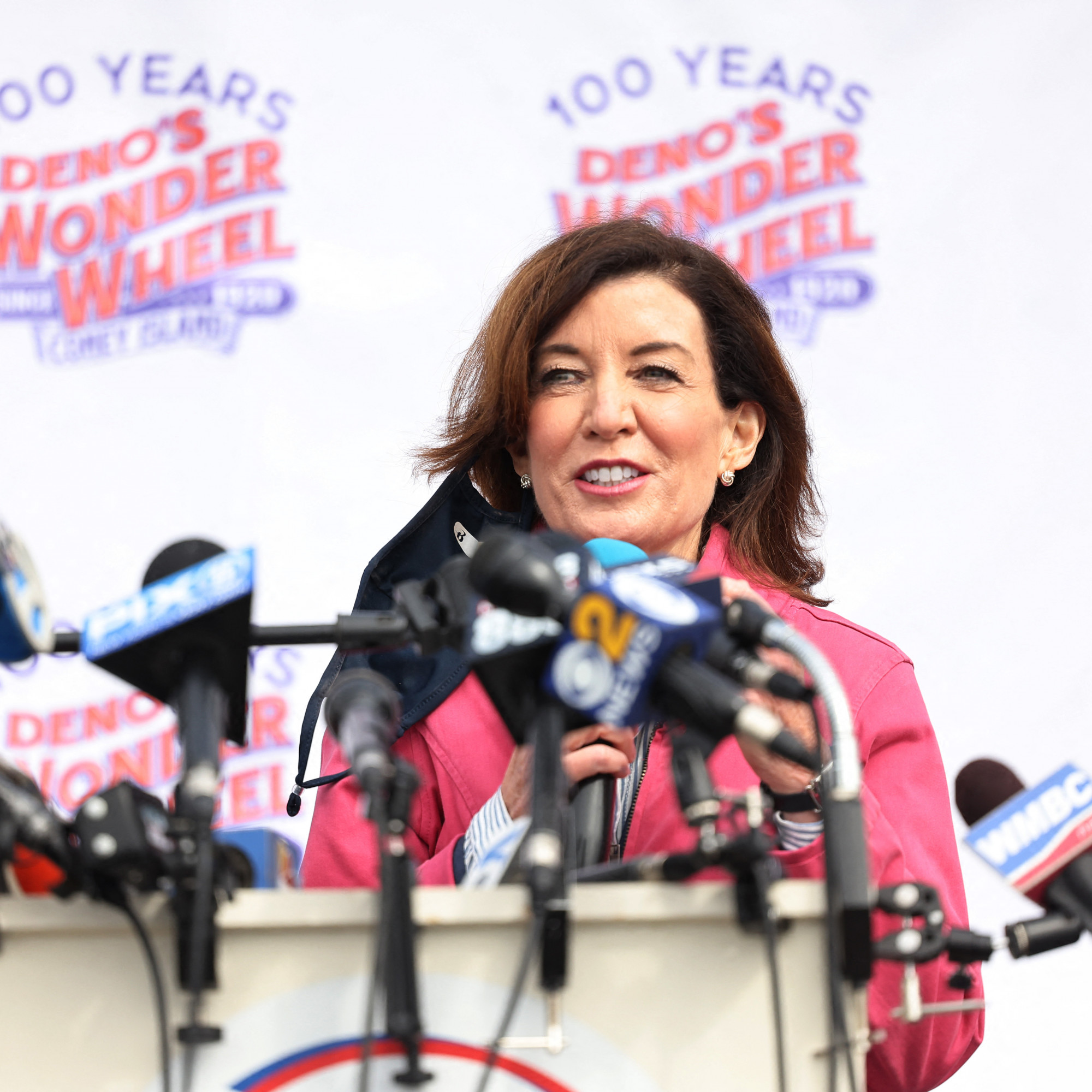ÉtatsUnis qui est Kathy Hochul, la première femme gouverneure de New