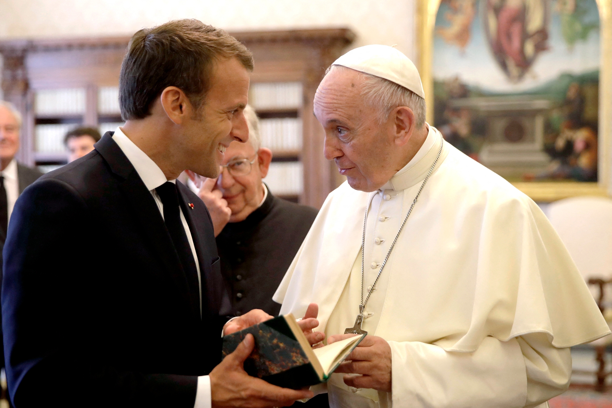 Les infos de 6h - Macron au Vatican : de quoi le président et le pape ...