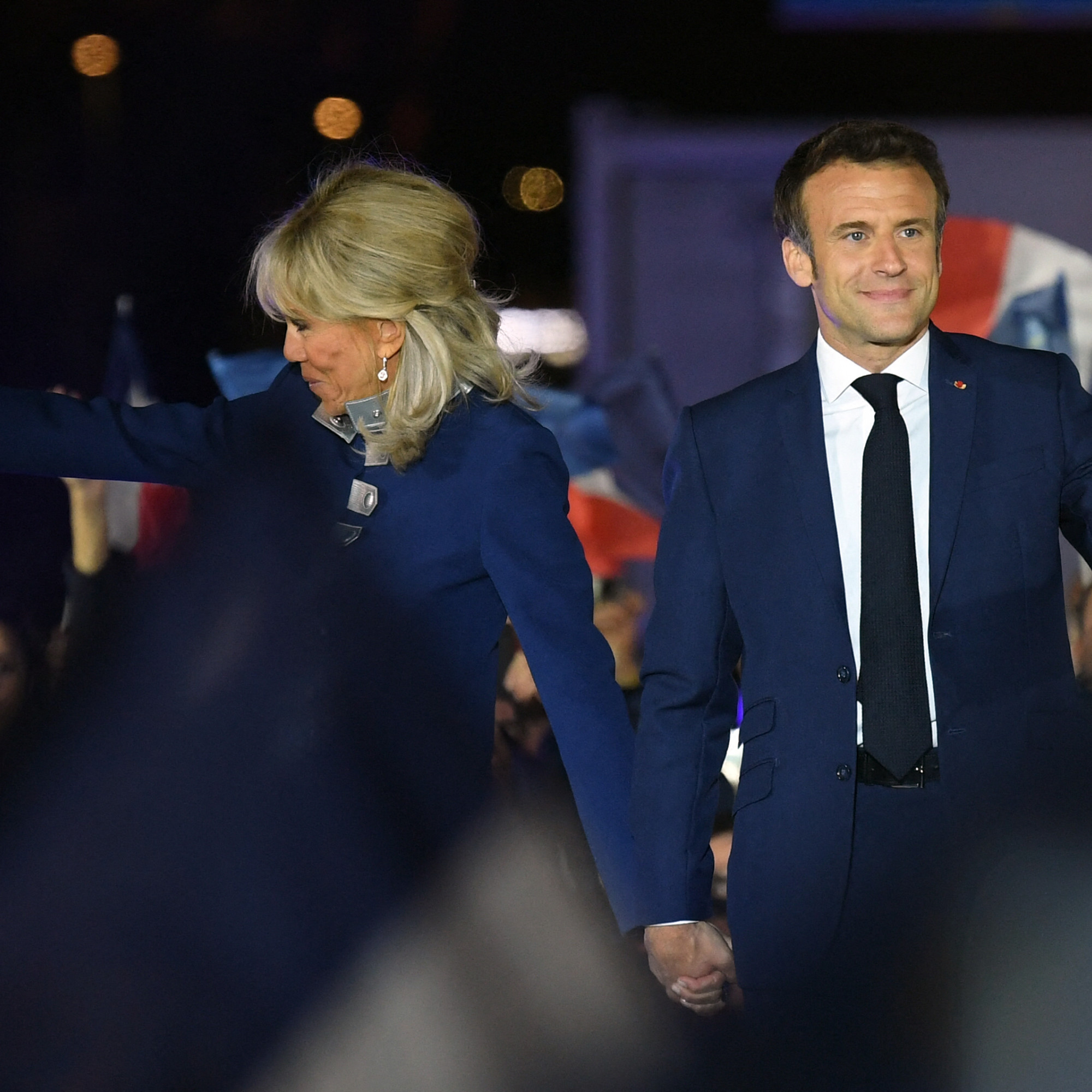 Макрон с женой фото 2023. Бриджит макрон 2022. Эммануэль макрон и бриджит макрон 2022. Брижит макрон учительница. Бриджит макрон на встрече с кита.