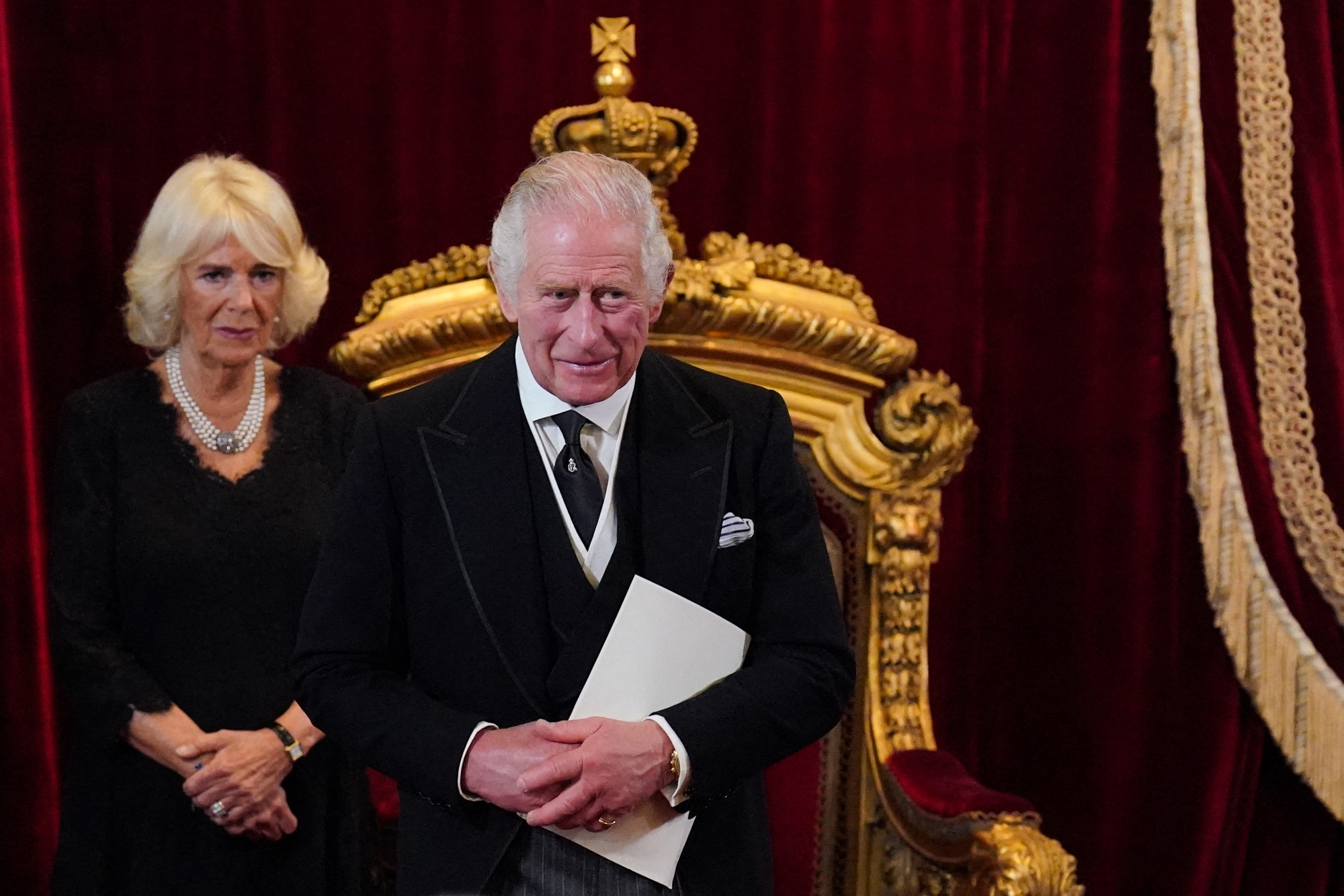 ÉDITO - Charles III : on ne peut plus traiter son personnel avec dédain ...