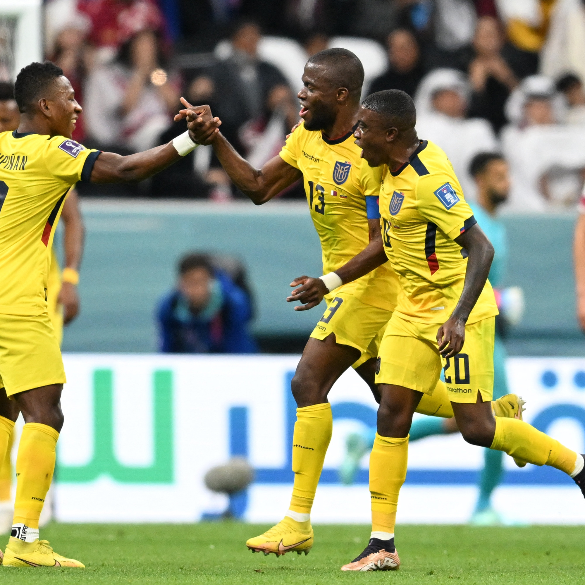 Coupe du monde l'Équateur douche le Qatar d'entrée
