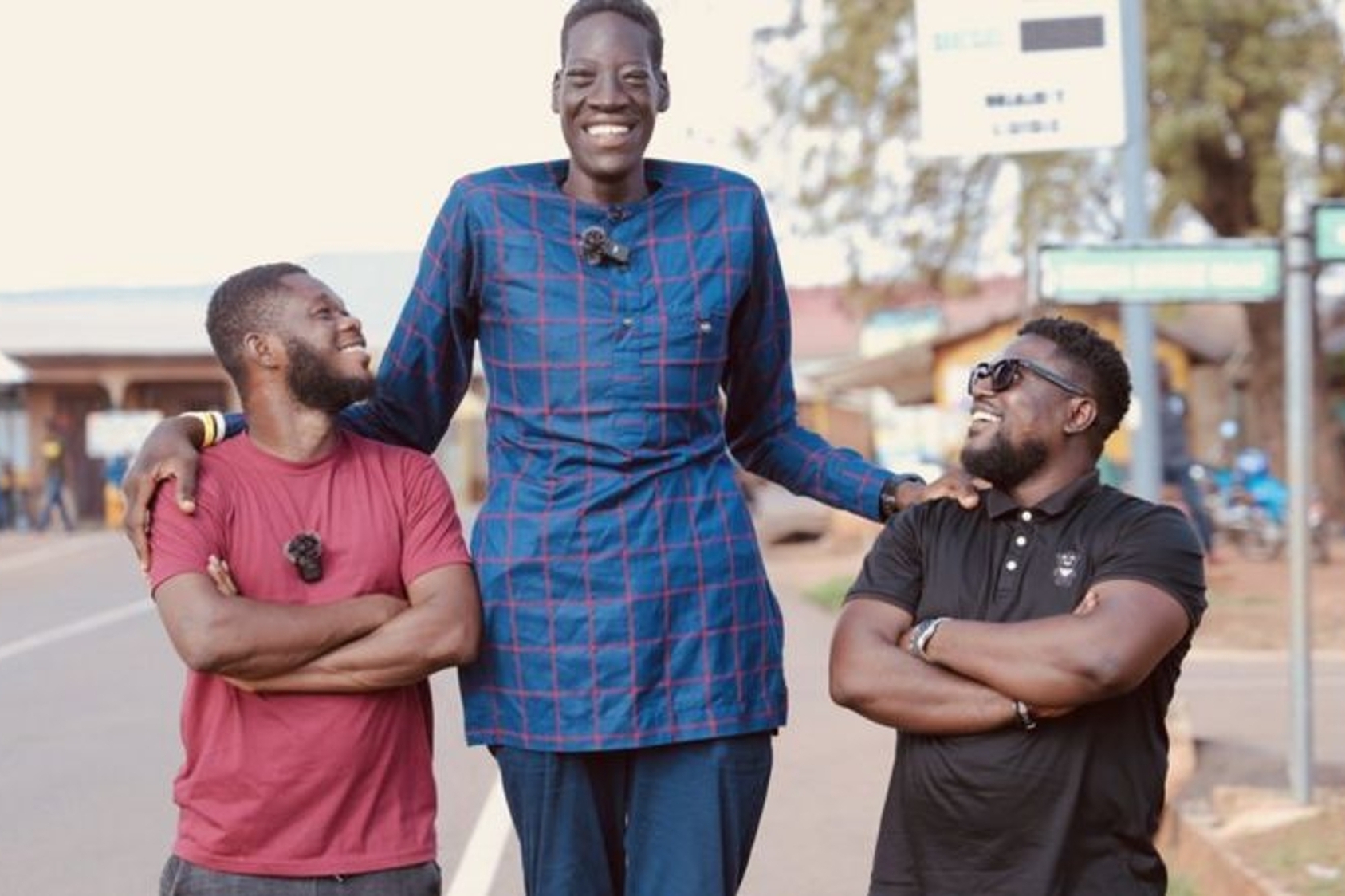 Ghana Un Homme Mesur 2m89 Aurait Pu tre Le Plus Grand Du Monde