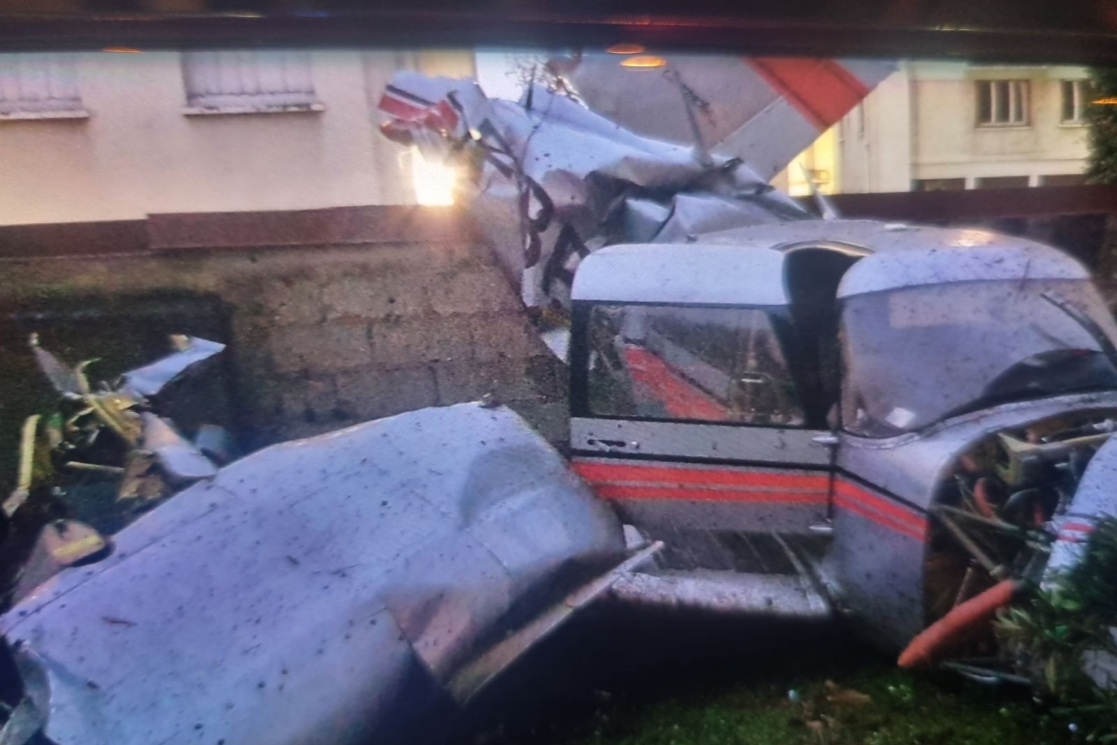 Villejuif un avion se pose en urgence en pleine ville faisant 3 blessés