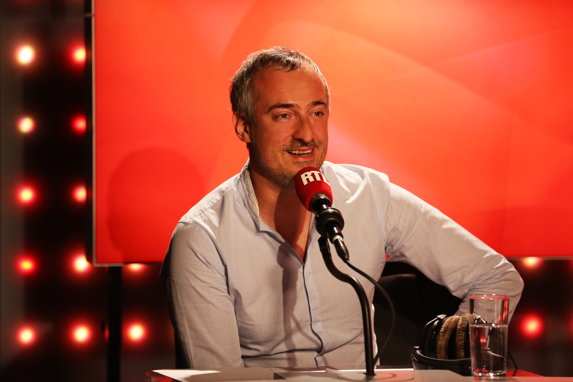 Et il est là Laurent Wauquiez , en tutu  : quand Sébastien Thoen fait visiter Le Puy - en - Velay aux auditeurs de RTL