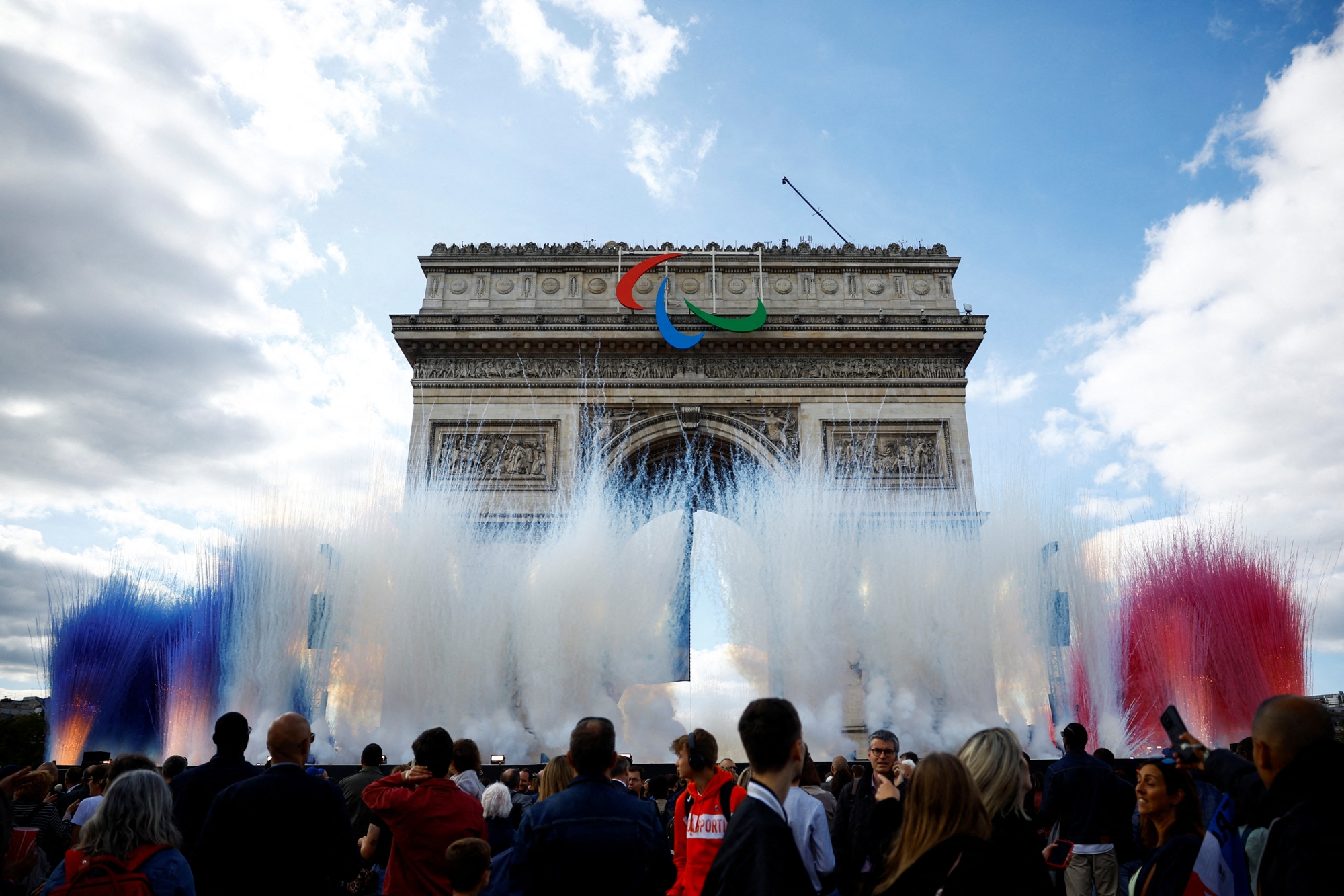 diaporama-jo-paris-2024-les-images-marquantes-de-la-parade-des