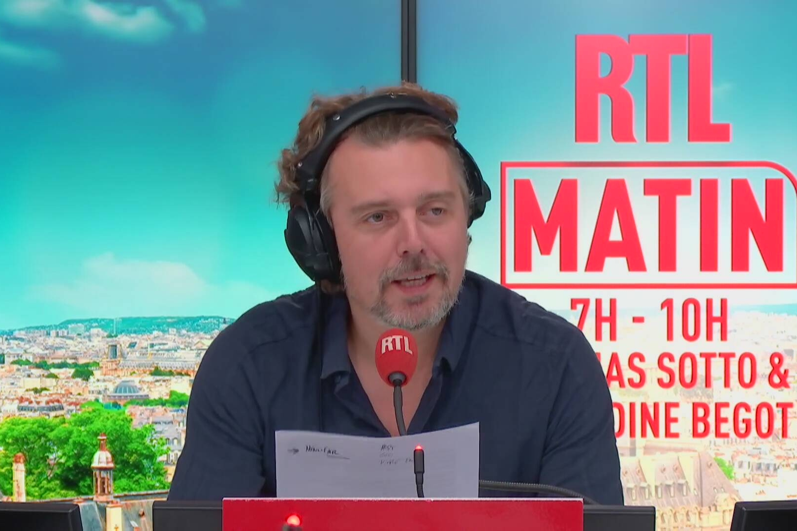 VIDÉO - Alex Vizorek : "Si Cyril Hanouna et Vincent Bolloré divorcent, qui  aura la garde de Gilles Verdez ?"