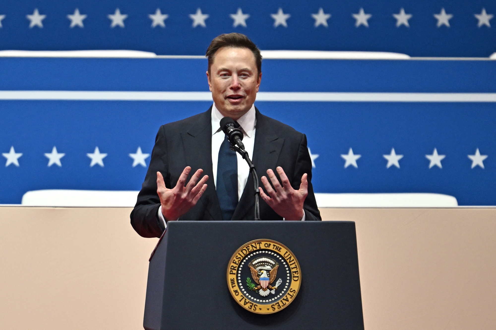 ドナルド・トランプはエロン・マスクに教育と軍隊に取り組むように頼む