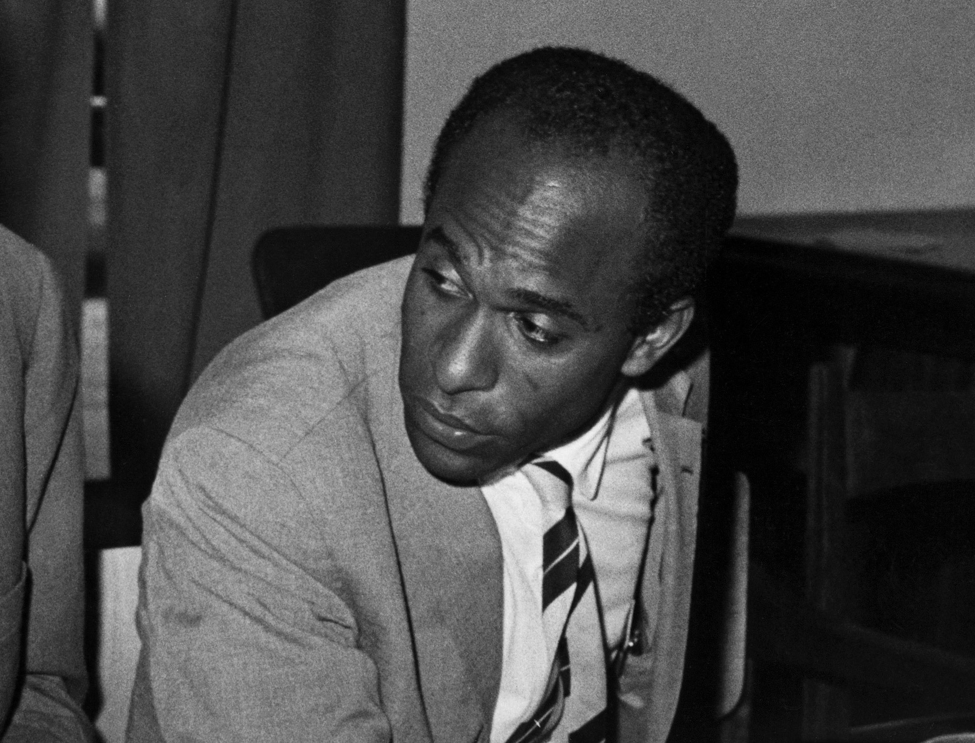 Frantz Fanon : qui était cette figure de l'anticolonialisme ayant lutté ...