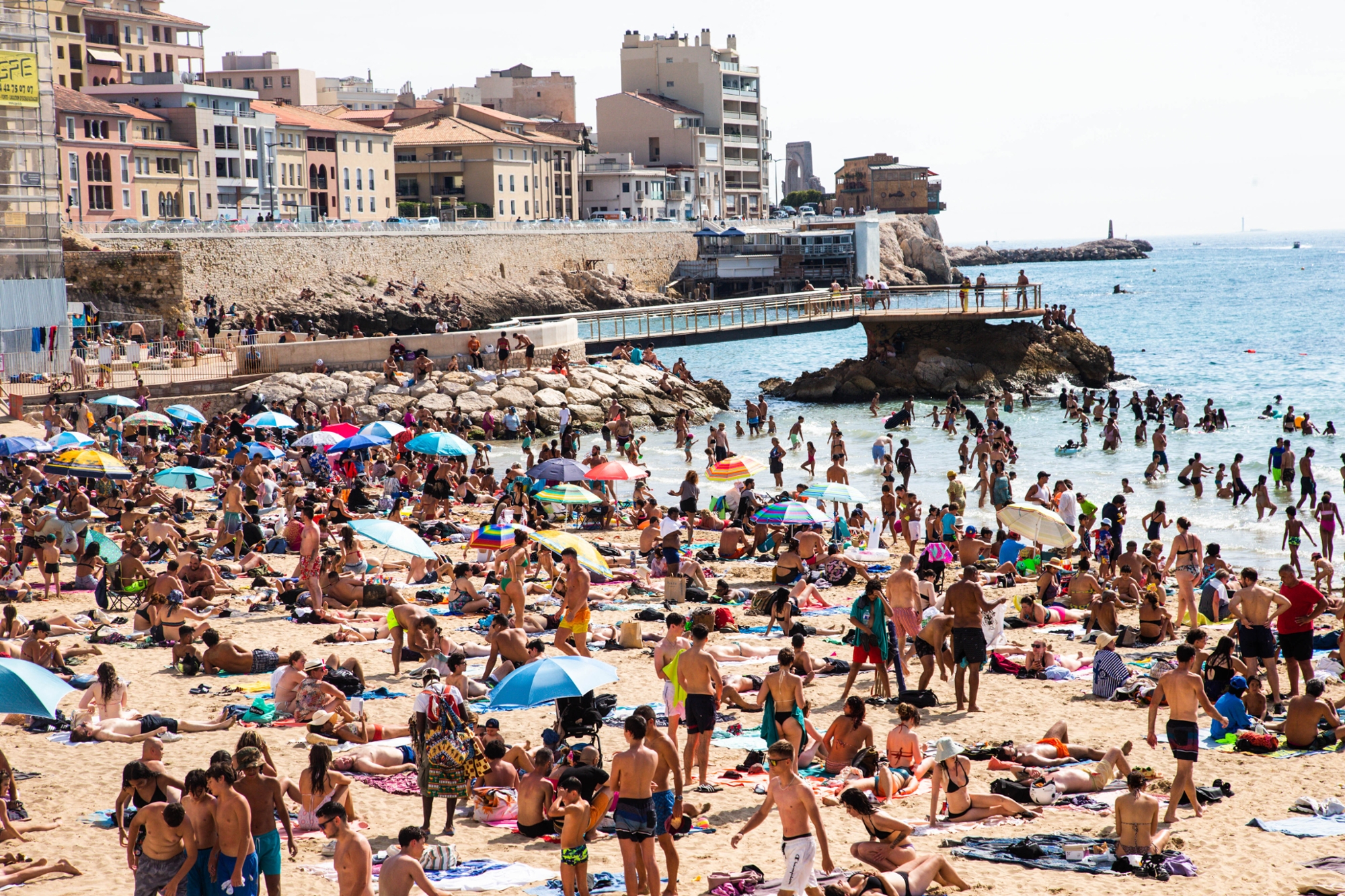 Cigarette, musique, alcool... Qu'a-t-on le droit de faire  la plage ?