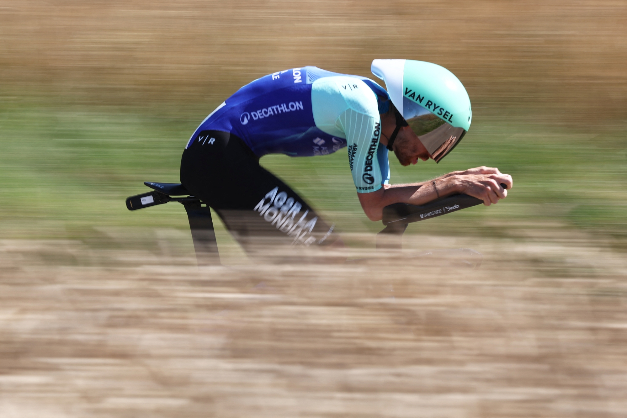 Tour de France 2025 : à quelle heure la caravane et les coureurs passent en Suisse normande jeudi