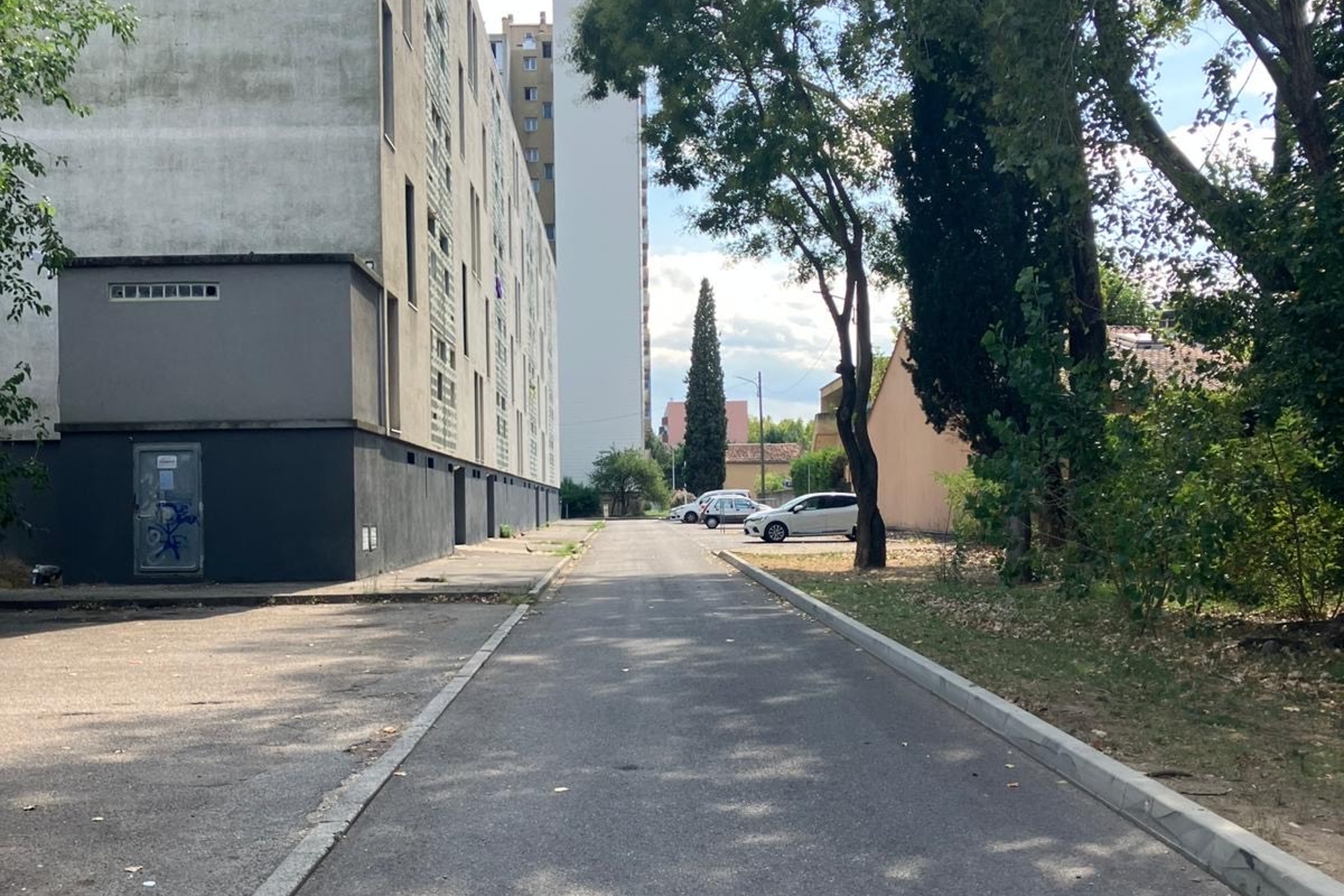 "Ils remplacent un peu les pouvoirs publics" : des dealers du Gard offrent leurs services aux riverains pour s'excuser des nuisances