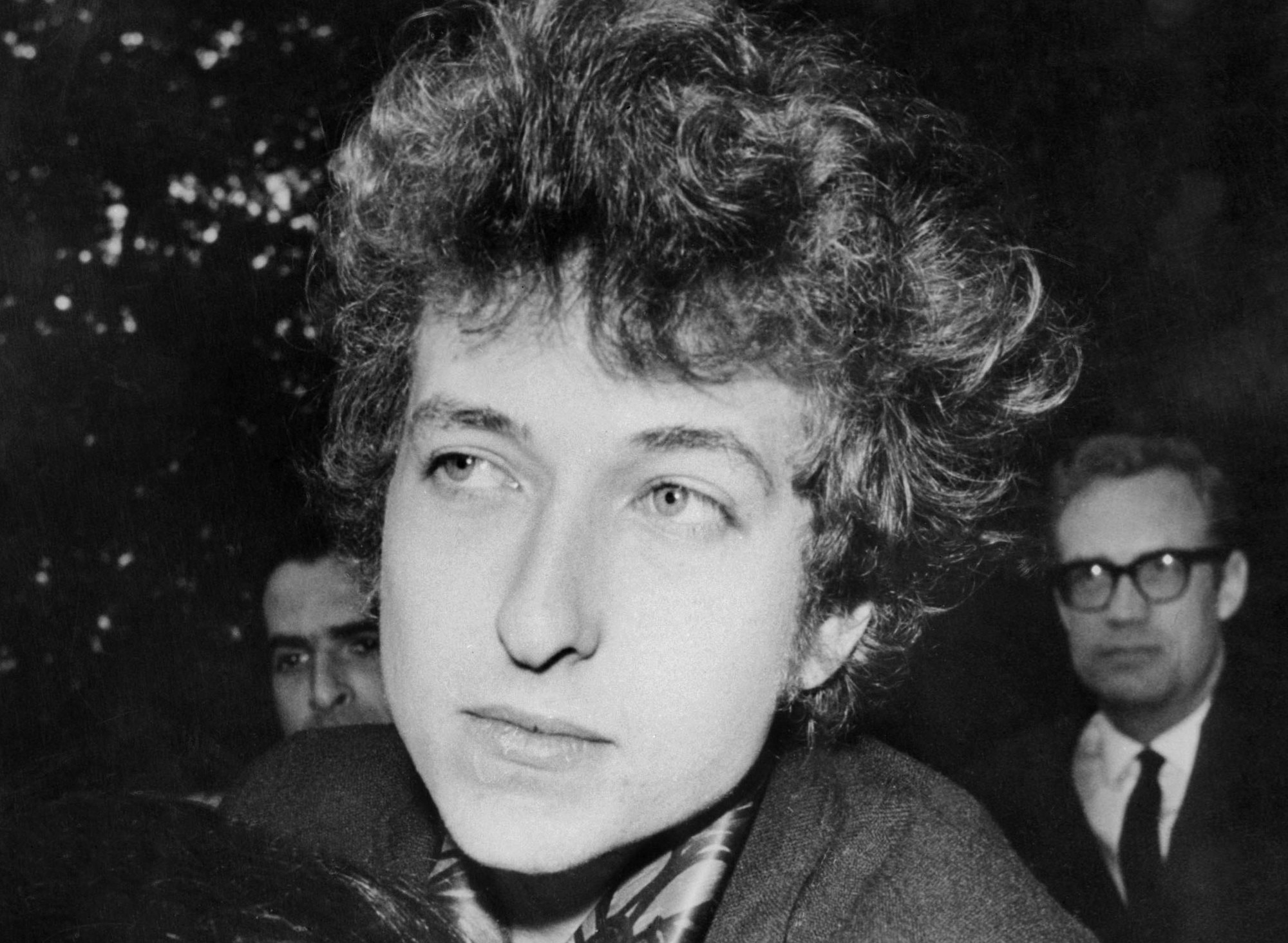 bob-dylan-pourquoi-s-est-il-mis-dos-son-public-en-1965-cause