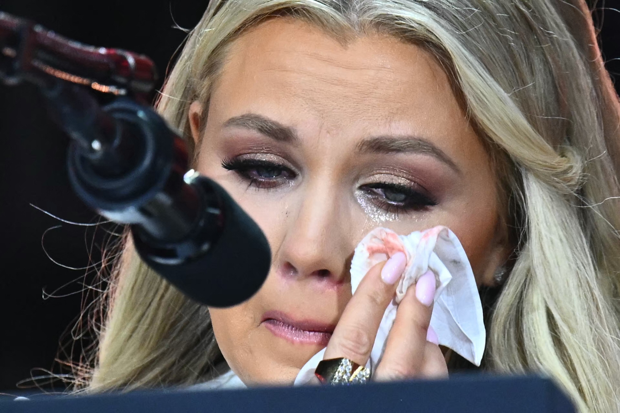 Obsèques de Charlie Kirk : Erika Kirk dit "pardonner" au meurtrier de son  mari