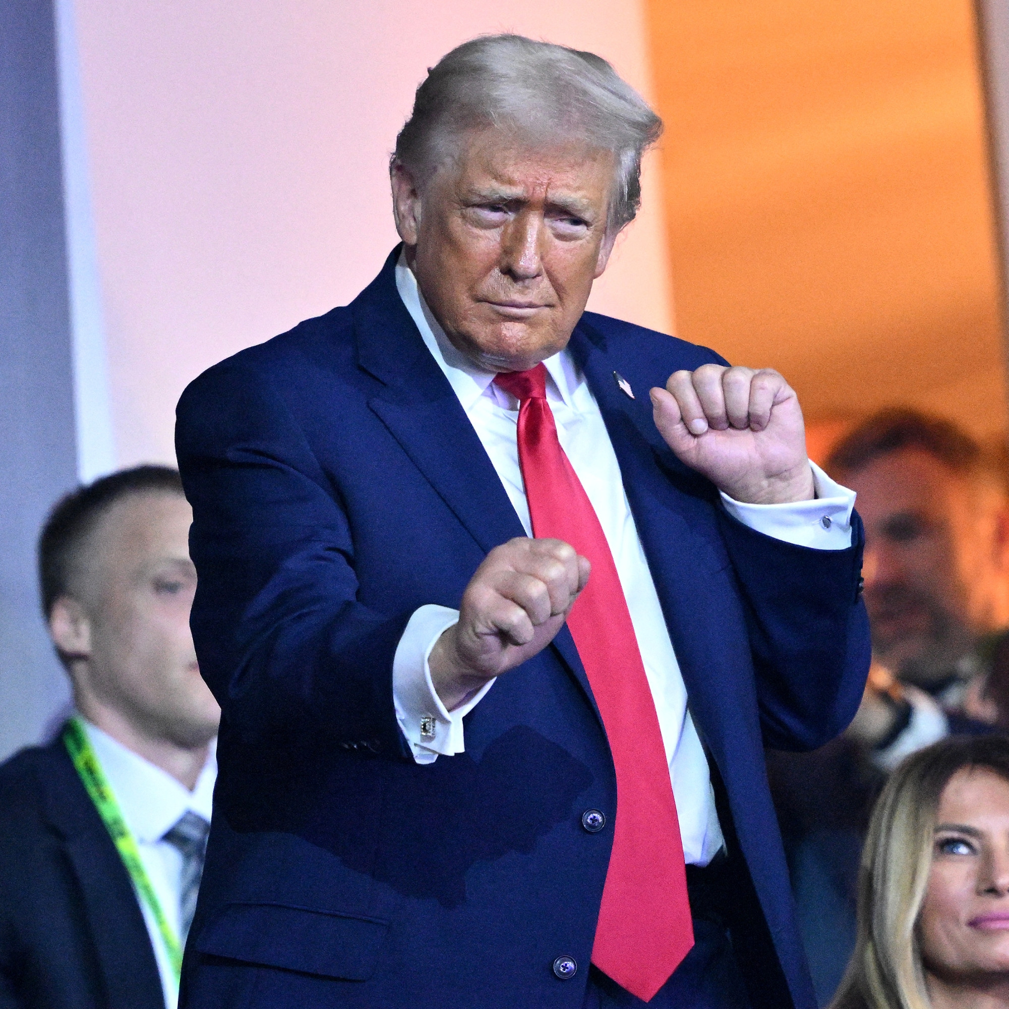 Cash sorties and violent threats: How the war in Iran revived debates on a possible impeachment of Donald Trump