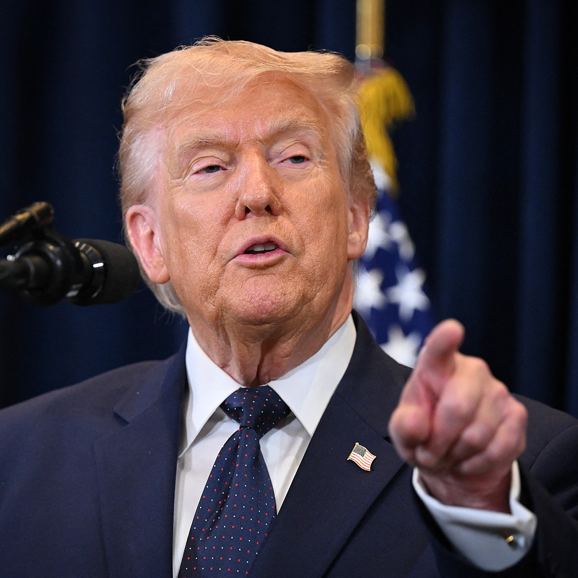 Πόλεμος στο Ιράν: Ο Ντόναλντ Τραμπ λέει ότι αποκλείει οποιαδήποτε «κατάπαυση του πυρός» και απειλεί το νησί Χαργκ