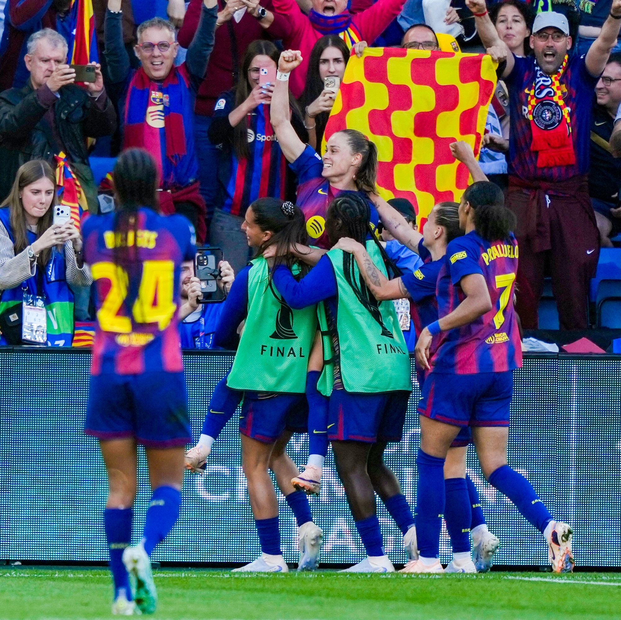 Ligue des champions féminine : le FC Barcelone sacré après sa victoire face à lOL Lyonnes