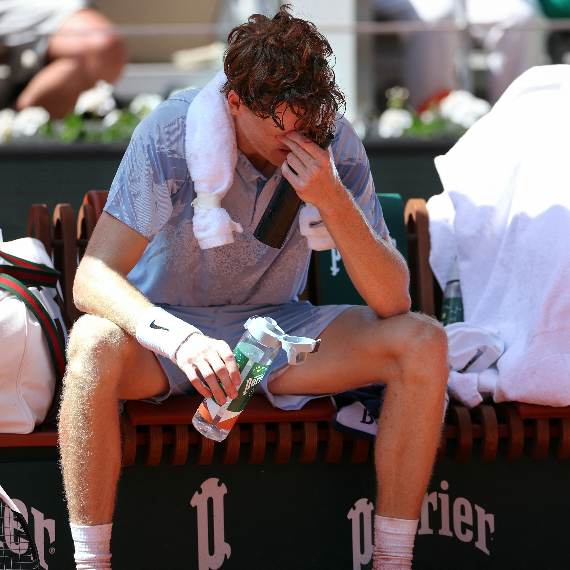 Roland-Garros : le grand favori et numéro 1 mondial Jannik Sinner éliminé dès le deuxième tour
