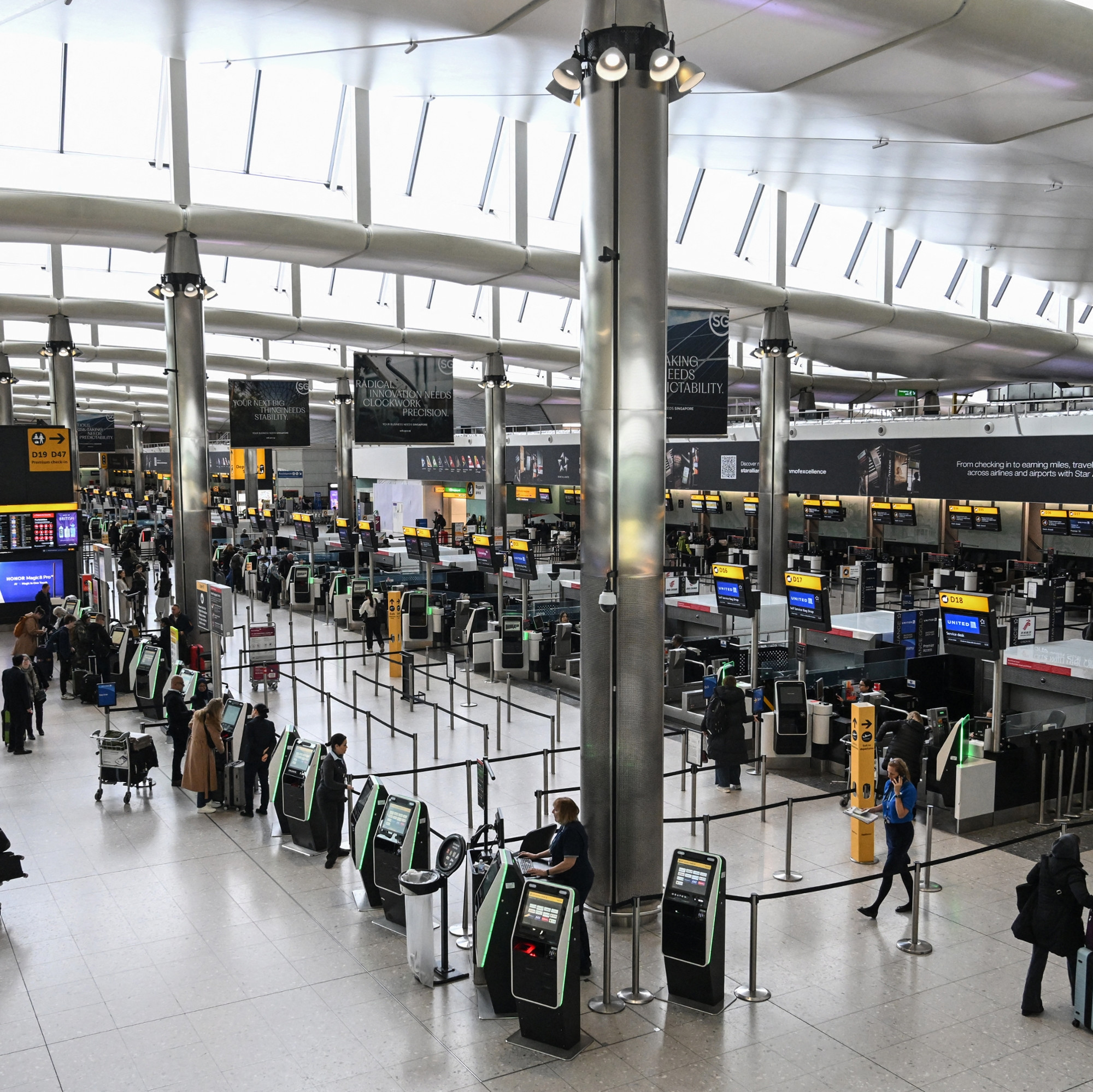 Vols annulés, retards en série : une panne du contrôle aérien paralyse les aéroports de Londres