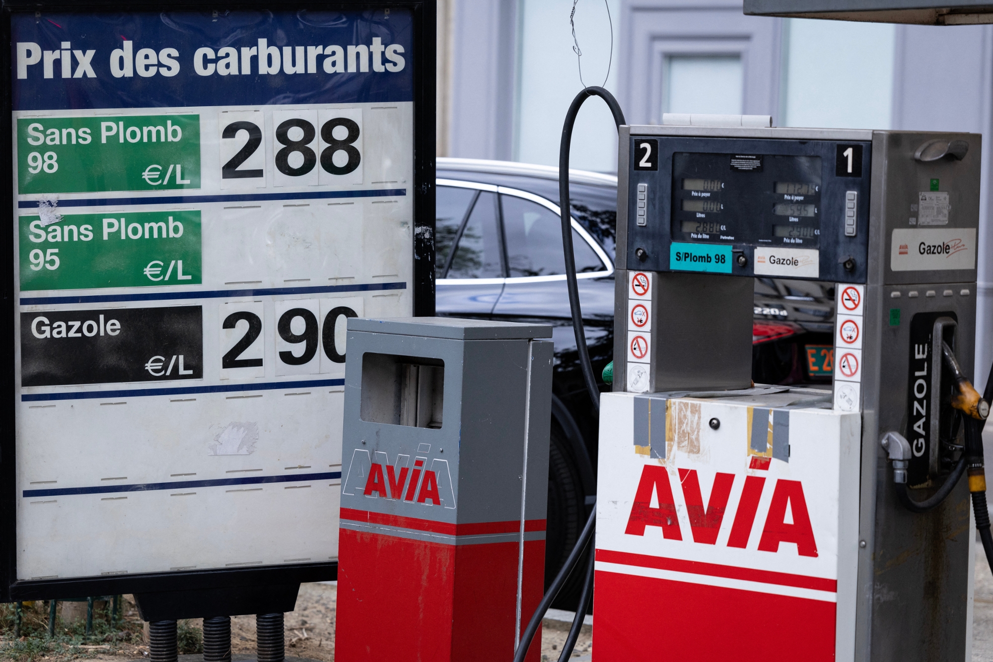 EN DIRECT - Crise des carburants : le gouvernement va présenter des  nouveaux dispositifs daide et de soutien  ce mardi après - midi