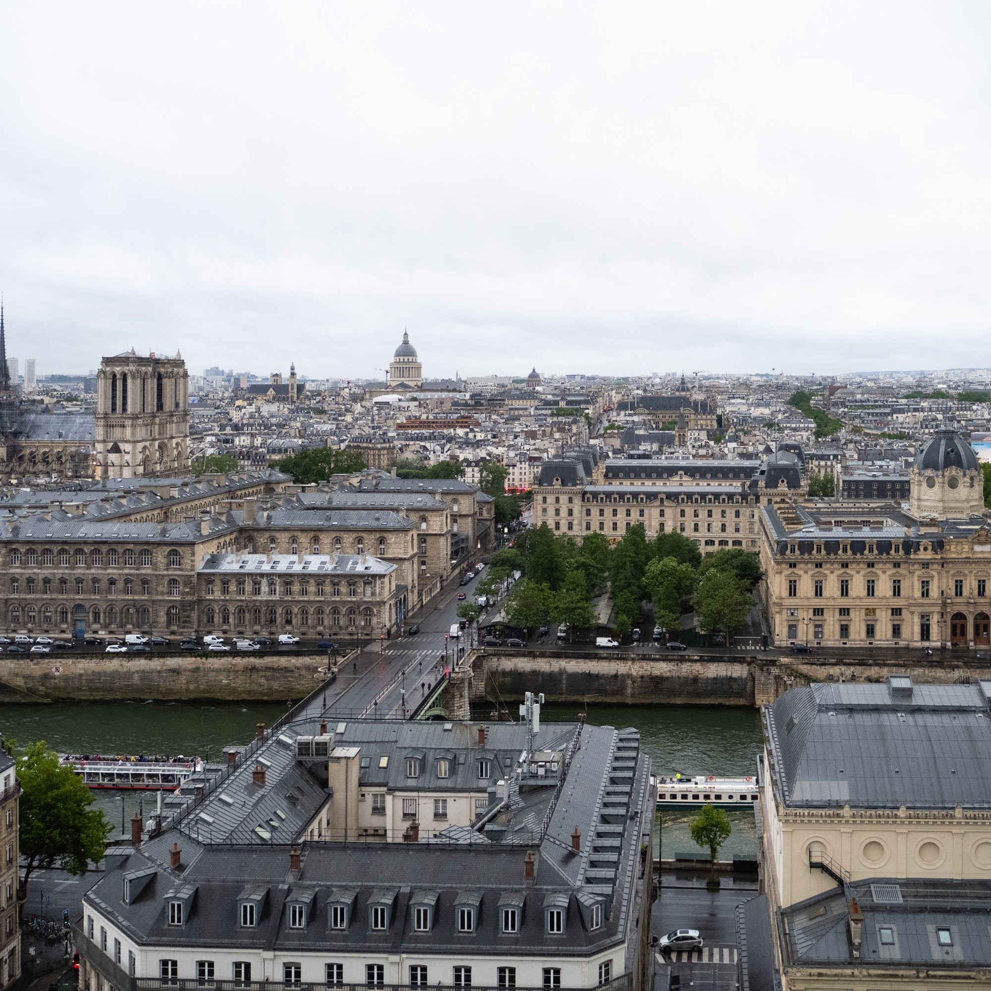 Une  avancée majeure  : un rempart gaulois découvert sous lHôtel - Dieu à Paris