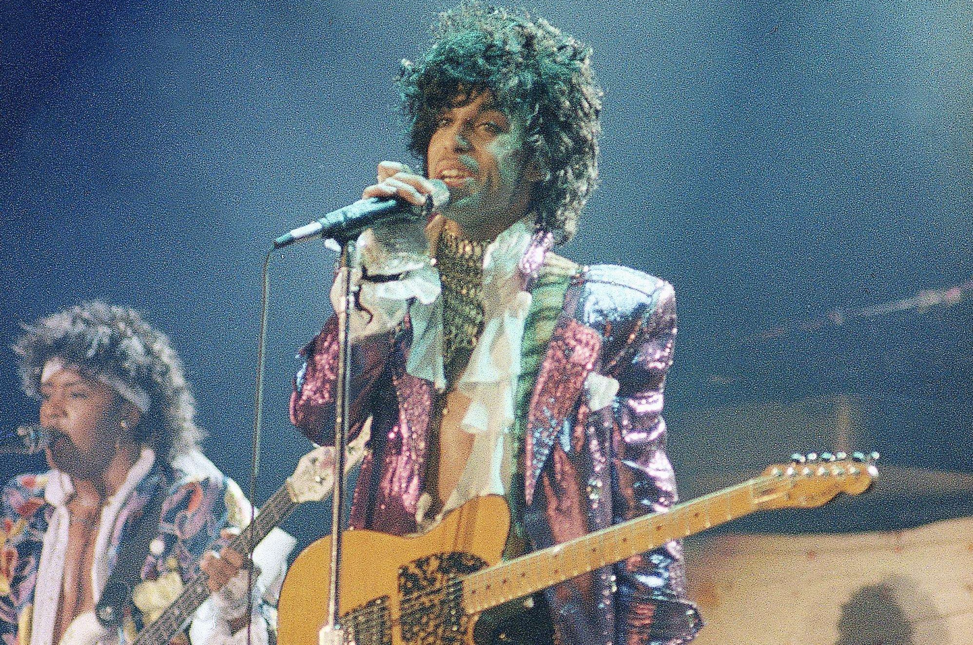 Prince Gothique Membre D Un Groupe De Rock The Revolution, le groupe mythique de Prince va se reformer sans le Kid