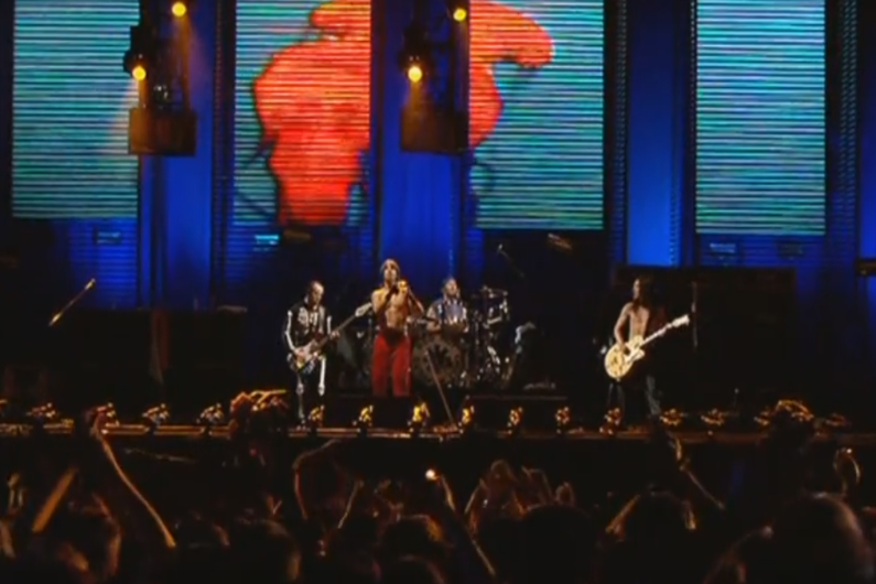 Red Hot Chili Peppers a donné un concert très épicé à Slane Castle en 2003