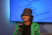 Greg dans les studios de Fun Radio 