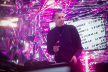 Stromae interprète "Santé" sur Fun Radio