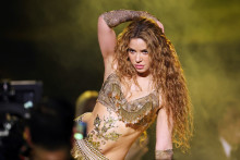 Shakira enflamme la scène des Grammy Awards 2025