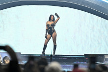 Dua Lipa en concert à Paris La Défense Arena