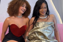 Léna Situations et Rihanna lors d'un entretien pour le podcast "Canapé Six Places"
