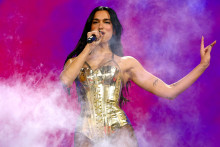 Dua Lipa lors de sa tournée mondiale pour "Radical Optimism Tour"