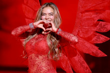 Karol G lors du défilé Victoria's Secret en 2025