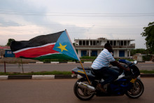Le drapeau du Soudan du Sud, le 8 juillet 2012, à Juba. (archives)
