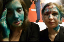 Vidéo des Pussy Riot après leur agression à "l'antiseptique" dans un MacDonald de Nijni-Novgorod