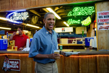 Barack Obama en pause rafraichissement, dans l'Iowa, le 13 août 2012.
