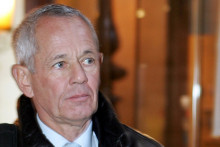 L'ancien capitaine de gendarmerie Paul Barril  au palais de Justice de Paris, en décembre 2004 (archive).