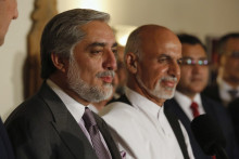 Les candidats rivaux à l'élection présidentielle afghane, Ashraf Ghani et Abdullah Abdullah, le 12 juillet 2014 à Kaboul.
