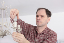 L'installation d'un lustre est accessible à tout bricoleur amateur