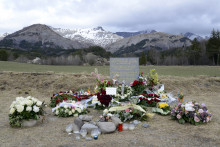 La stèle à la mémoire des victimes du crash de la Germanwings le 4 avril