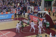 Basket : l'incroyable panier de Nanterre à la dernière seconde pour remporter l'EuroChallenge