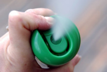 Les sprays émettent des polluants.