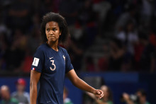Wendie Renard avec l'équipe de France de football en 2019