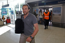 Philippe Candeloro à l'aéroport d'Ezeiza à Buenos Aires le 13 mars 2015