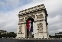 L'Arc de Triomphe habillé du drapeau tricolore, le 14 juillet 2019