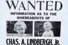 Le 1er mars 1932, l'enfant de l'aviateur Charles Lindbergh, âgé de 20 mois, est kidnappé 