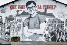 Une peinture murale représentant Steve Maia Canico, un jeune fan de techno disparu lors d'un raid de police controversé, photographiée le 30 juillet 2019 à Nantes.