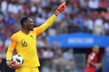Steve Mandanda, excellent avec l'OM, reste un solide cadre des Bleus