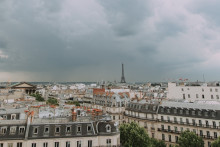Un temps nuageux à Paris (illustration)