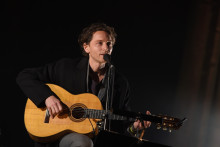 Le chanteur Raphaël sortira son nouvel album le 6 novembre 2020